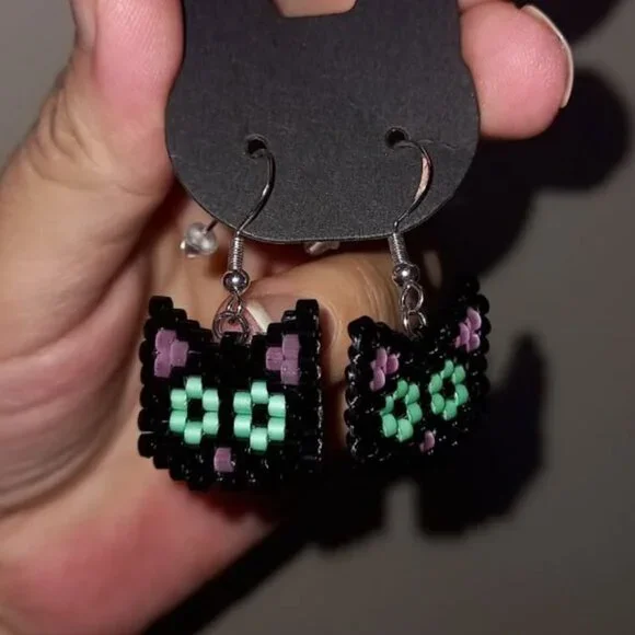 [MADE TO ORDER] 🐾✨ Handcrafted Cat Earrings ✨🐾 - Picture 3 of 4